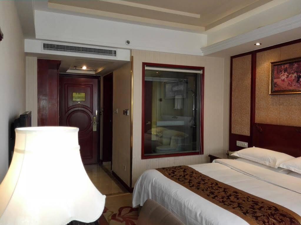 Vienna Hotel Nanyang People Road Exteriér fotografie